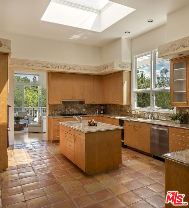 3780 Multiview Dr
