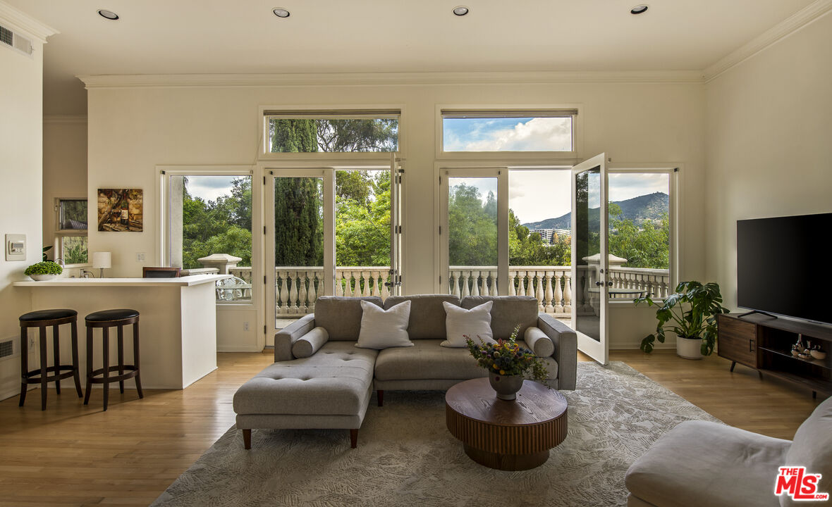3780 Multiview Dr