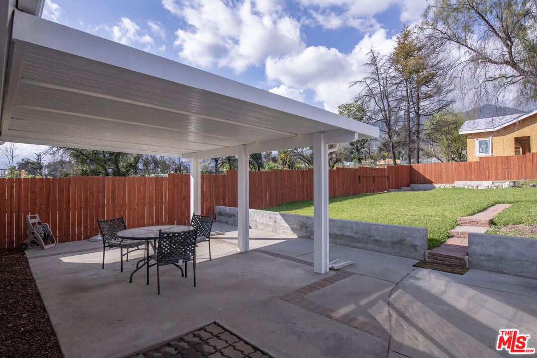 199 E Altadena Dr