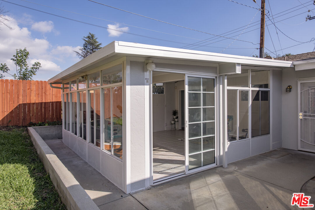 199 E Altadena Dr