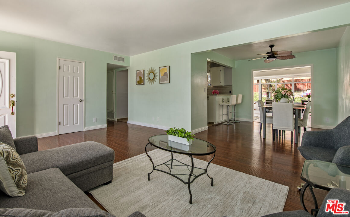 199 E Altadena Dr