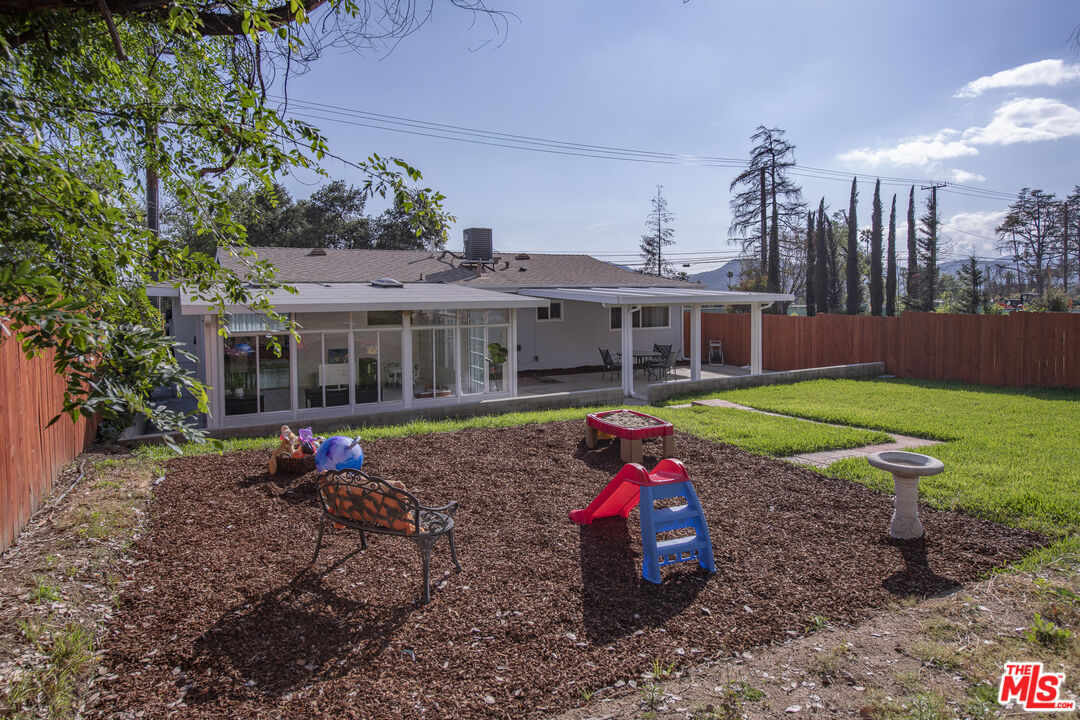 199 E Altadena Dr