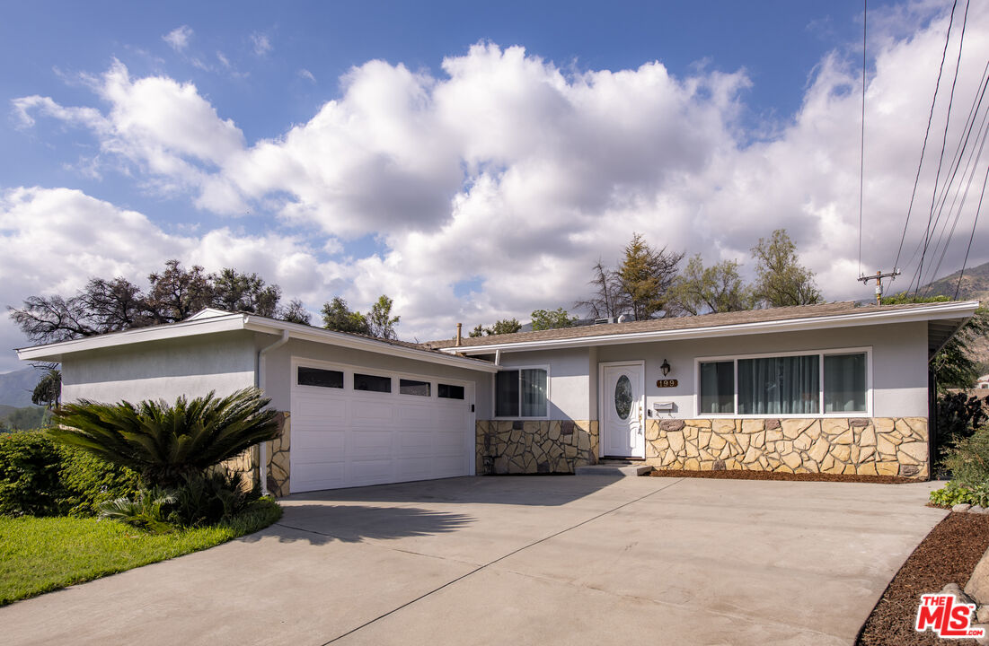 199 E Altadena Dr