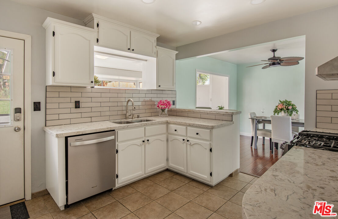 199 E Altadena Dr