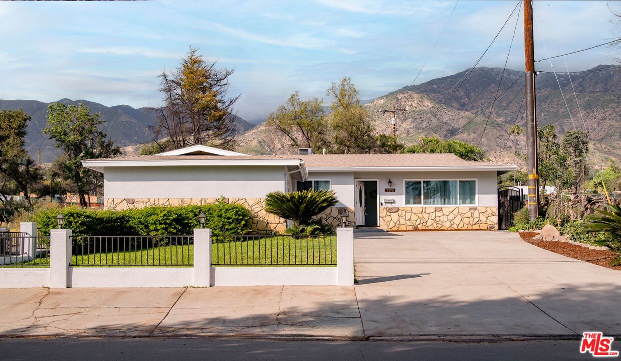 199 E Altadena Dr