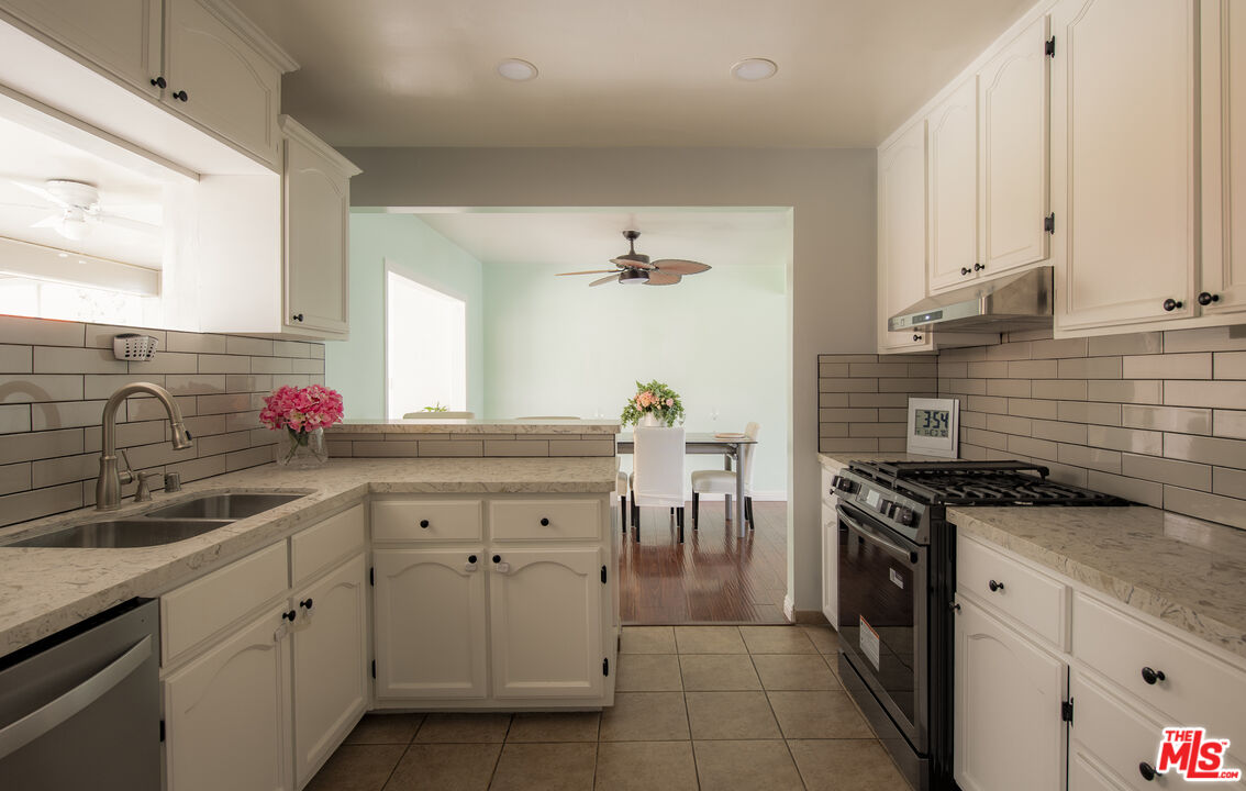 199 E Altadena Dr
