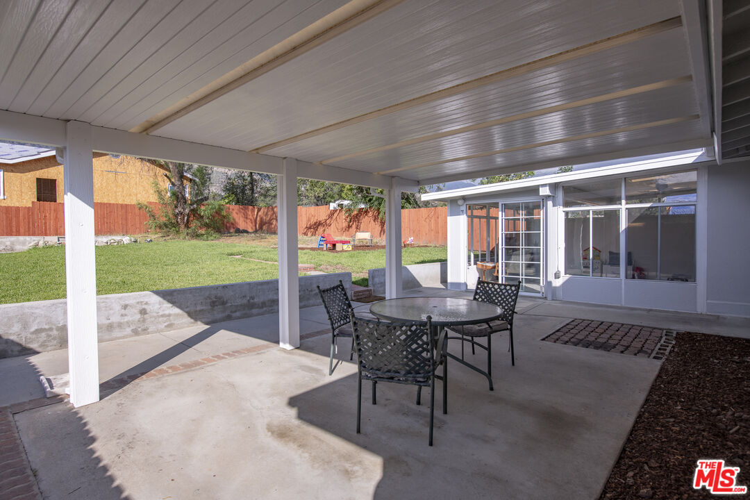 199 E Altadena Dr