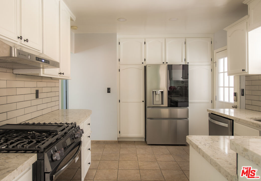 199 E Altadena Dr