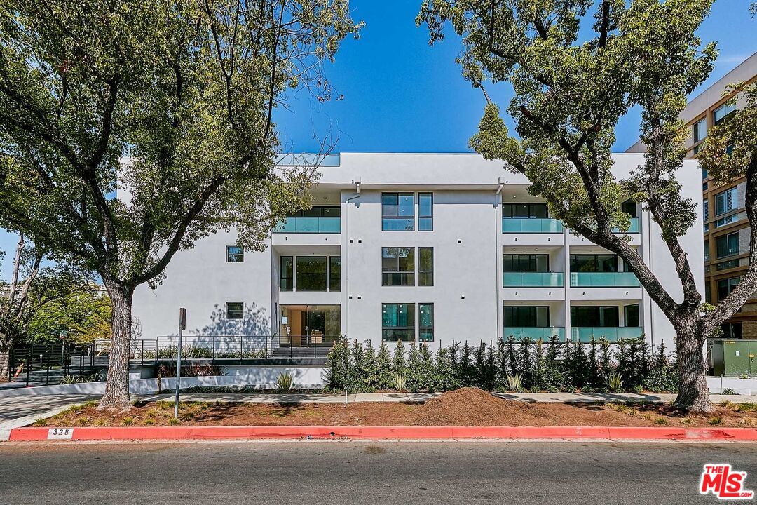 328 N Maple Dr Unit: 303