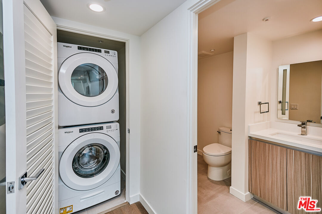 328 N Maple Dr Unit: 303