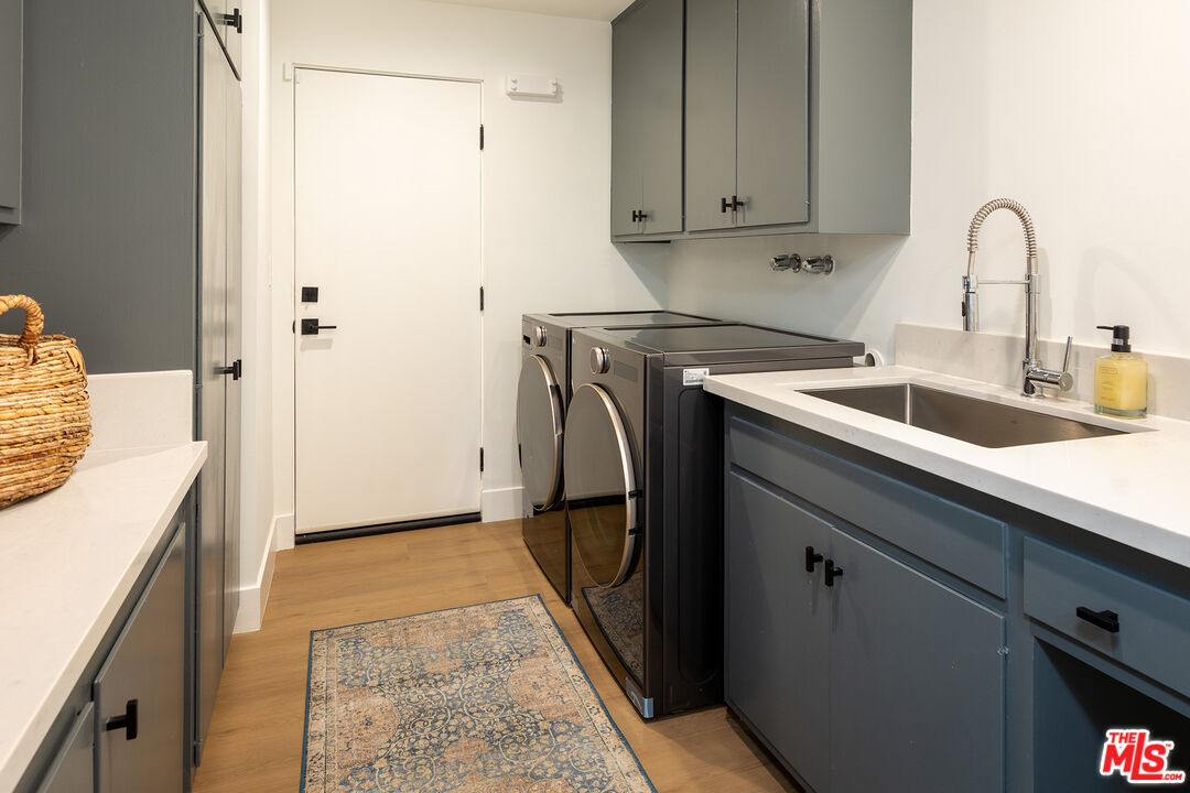 6646 S Bedford Ave