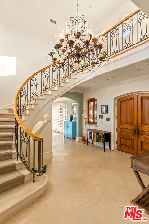 7160 Dume Dr