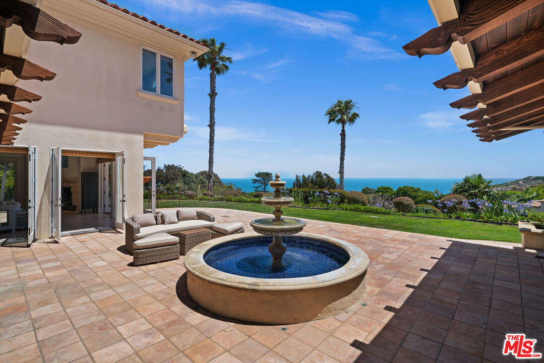 7160 Dume Dr