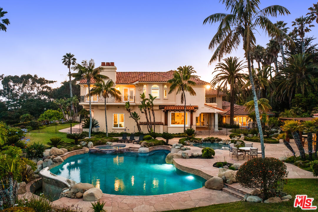 7160 Dume Dr