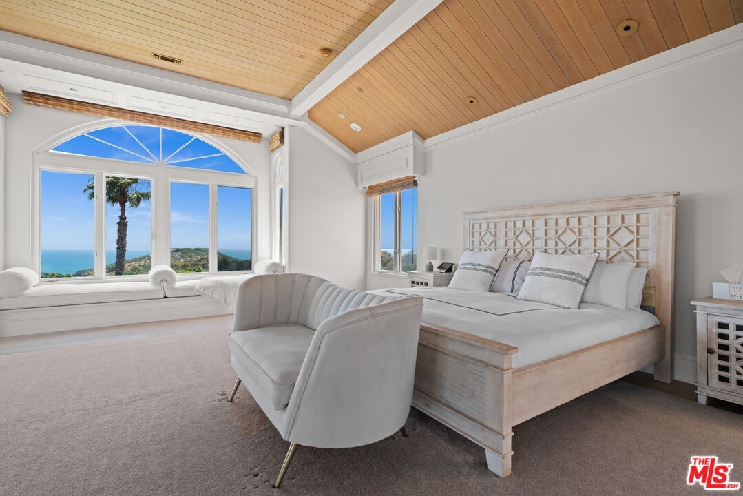 7160 Dume Dr