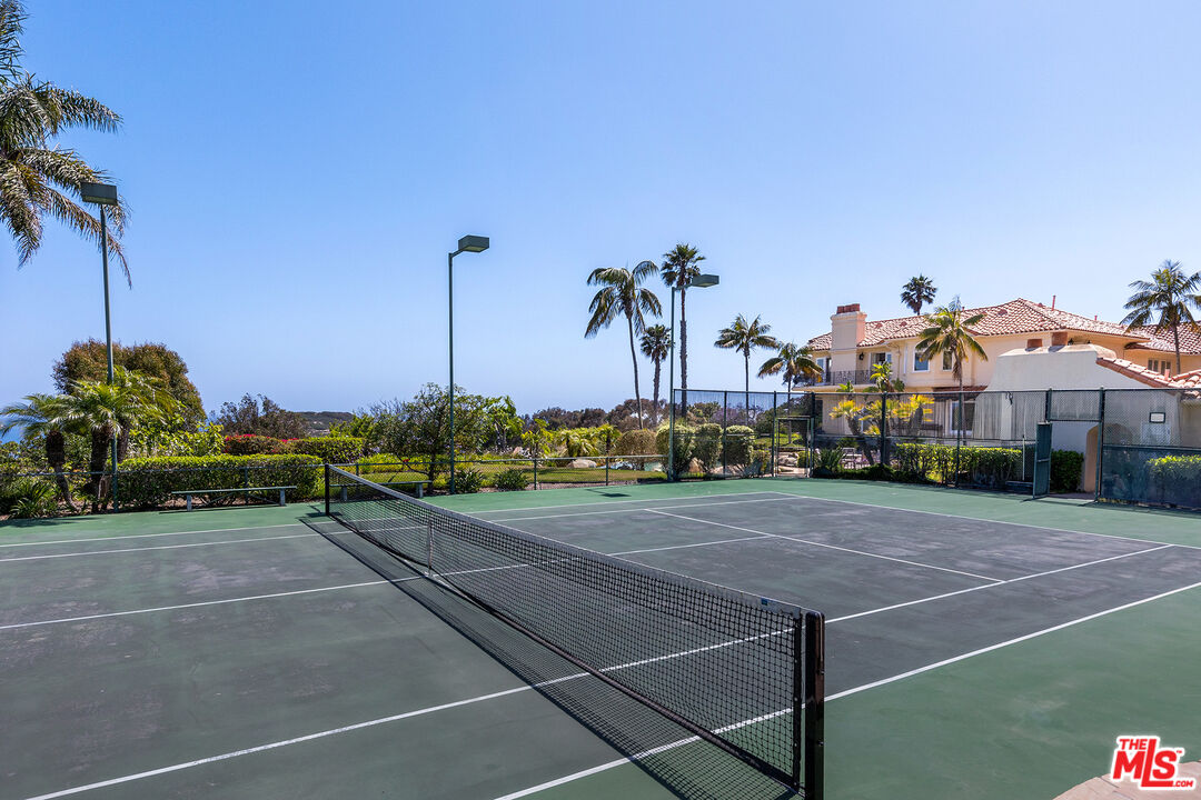 7160 Dume Dr