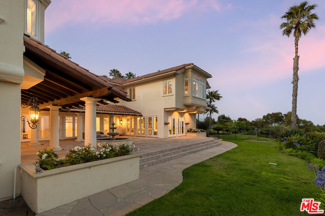 7160 Dume Dr