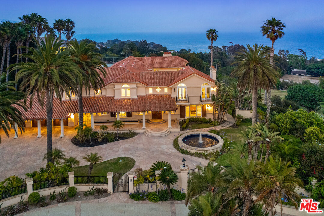 7160 Dume Dr