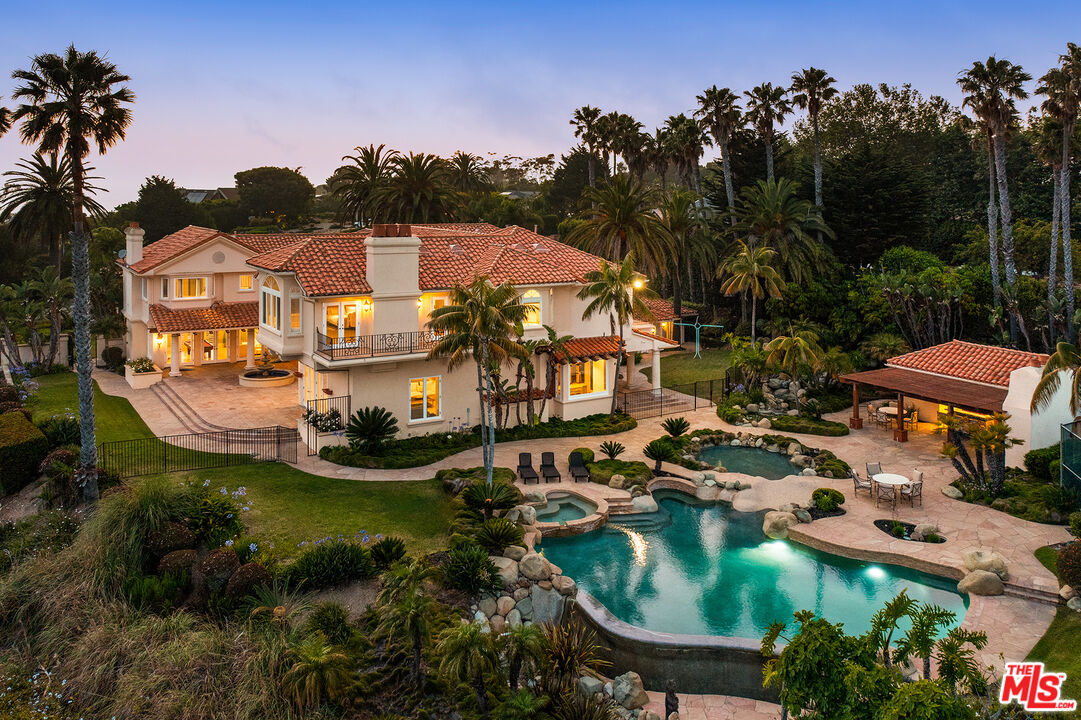 7160 Dume Dr