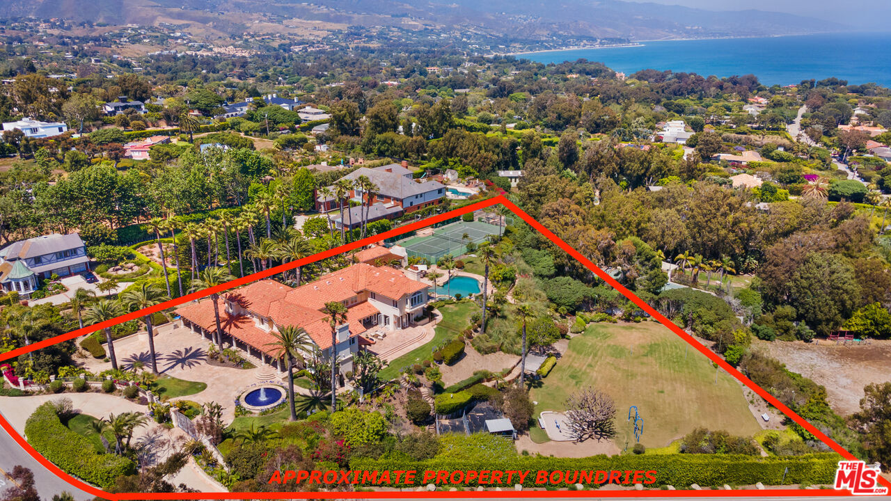 7160 Dume Dr