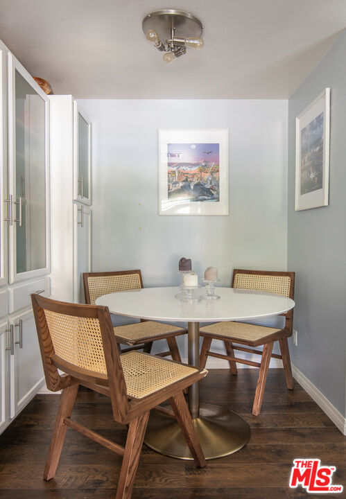 11306 Moorpark St Unit: 20