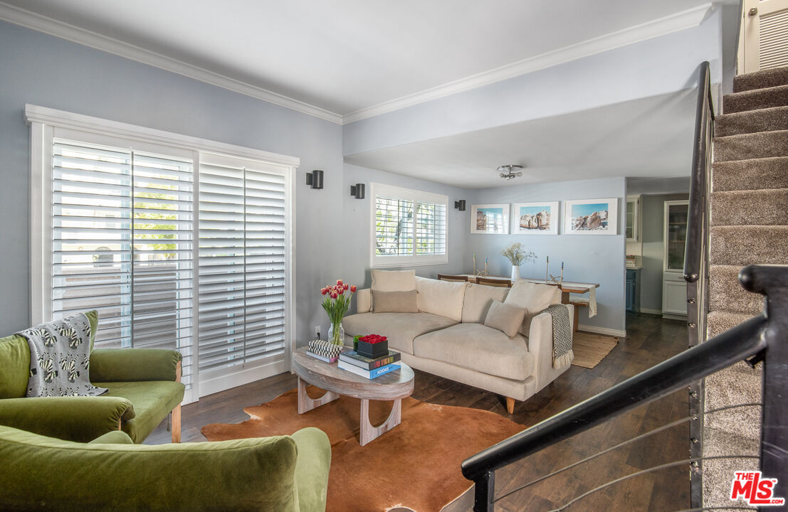 11306 Moorpark St Unit: 20