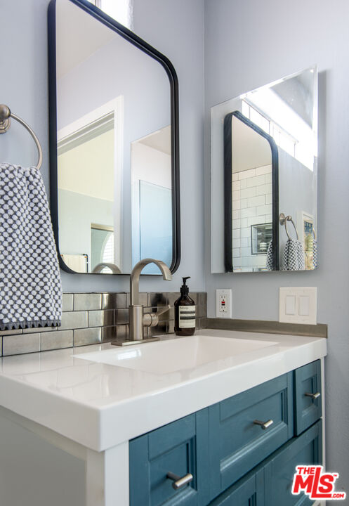 11306 Moorpark St Unit: 20