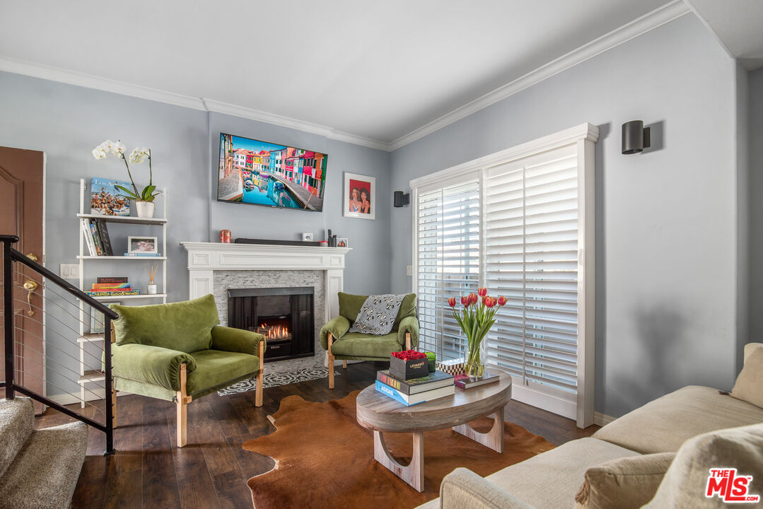 11306 Moorpark St Unit: 20
