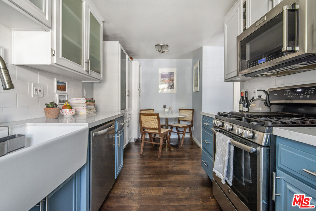 11306 Moorpark St Unit: 20