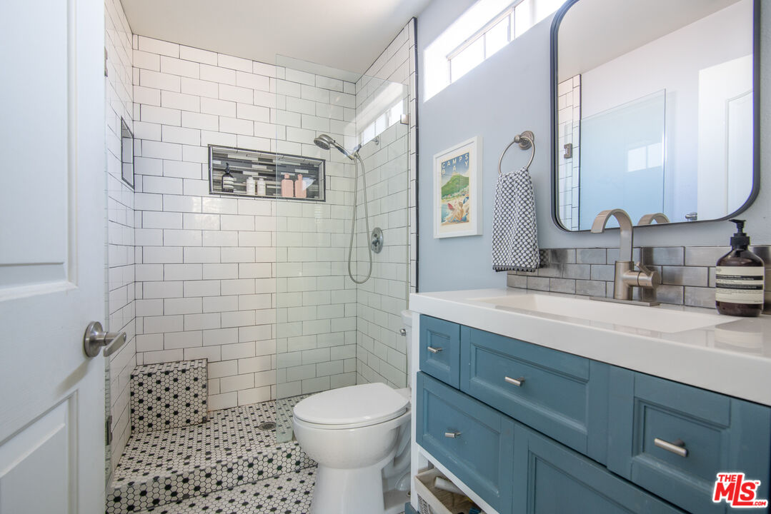 11306 Moorpark St Unit: 20