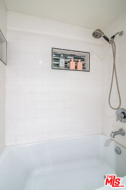 11306 Moorpark St Unit: 20