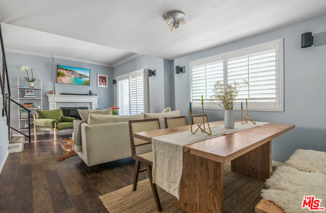 11306 Moorpark St Unit: 20