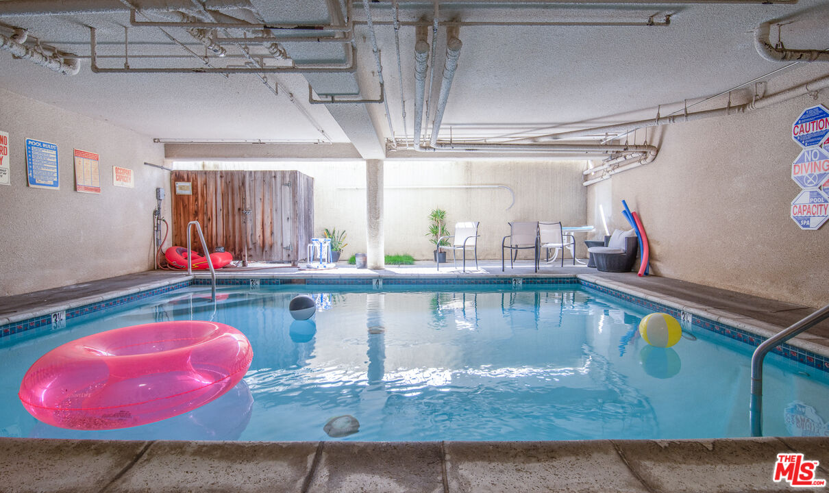 11306 Moorpark St Unit: 20