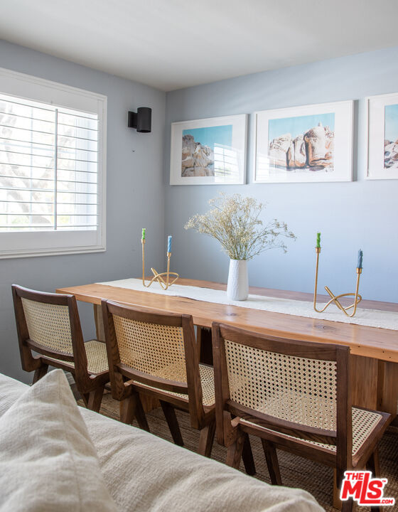 11306 Moorpark St Unit: 20