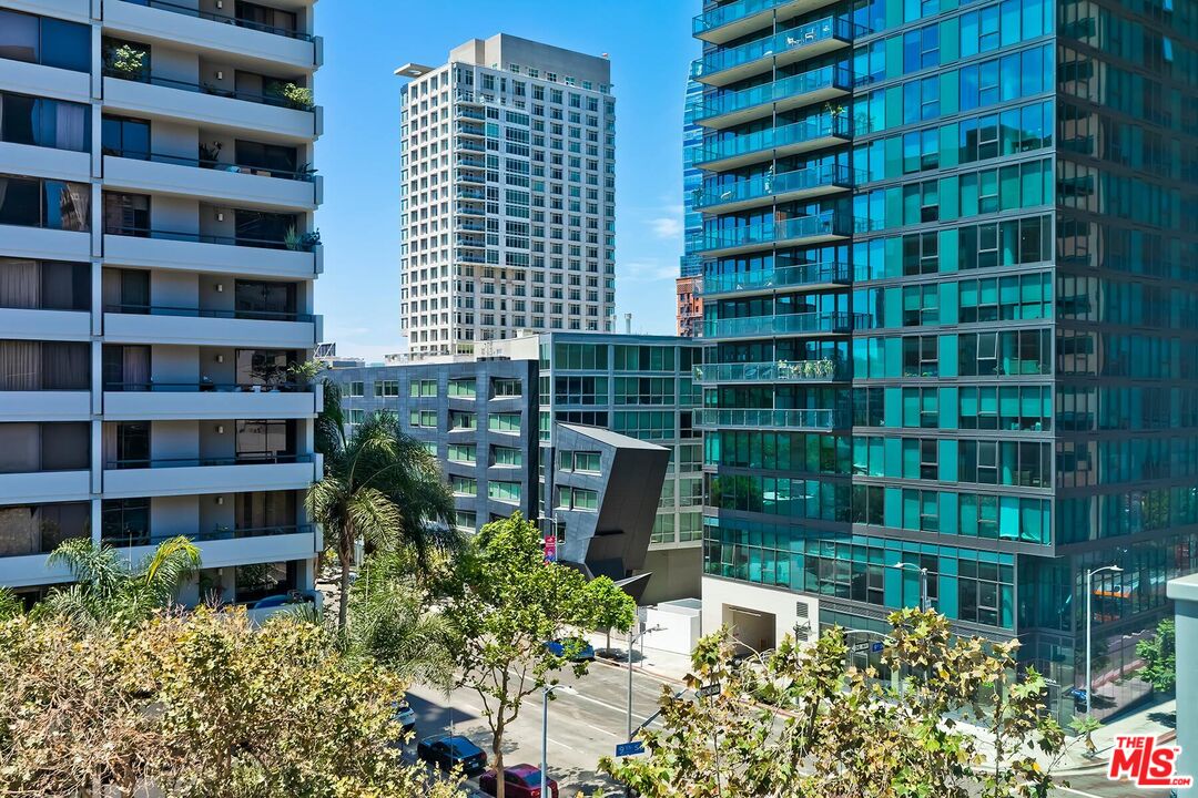 645 W 9th St Unit: 500