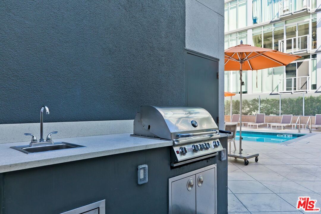 645 W 9th St Unit: 500