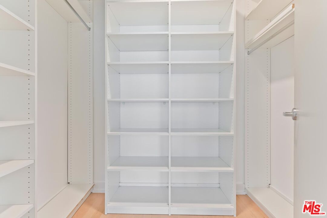 645 W 9th St Unit: 500