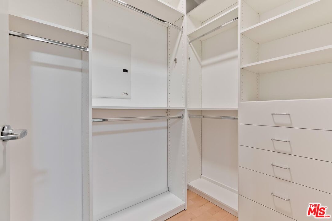 645 W 9th St Unit: 500