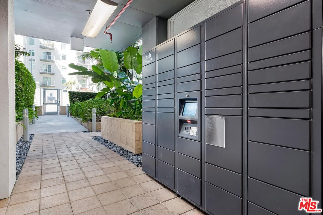 645 W 9th St Unit: 500