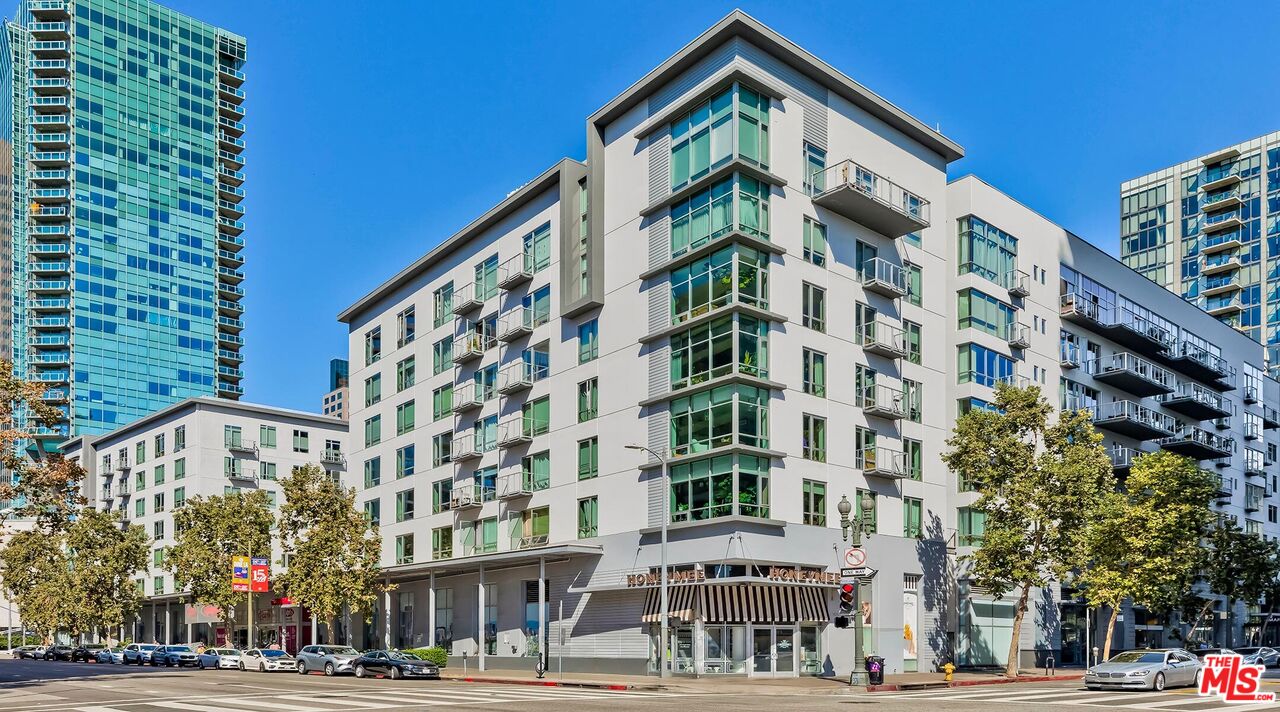 645 W 9th St Unit: 500