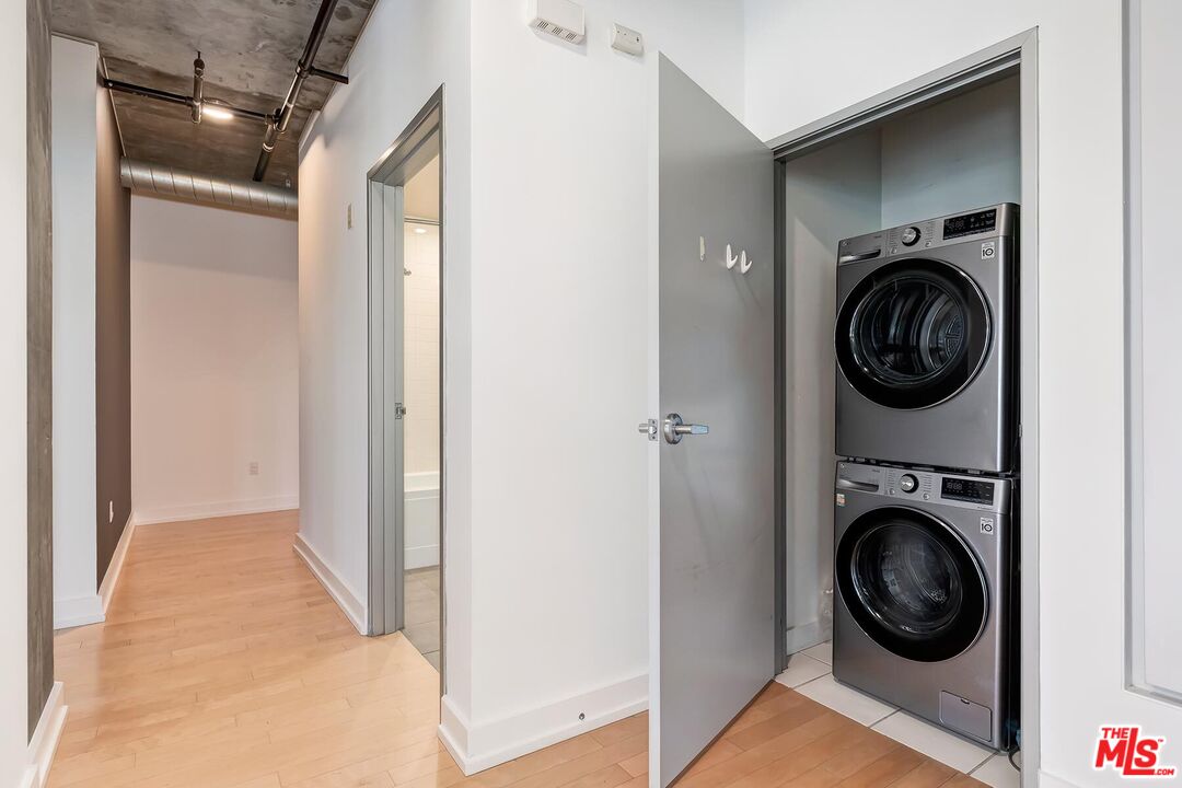 645 W 9th St Unit: 500