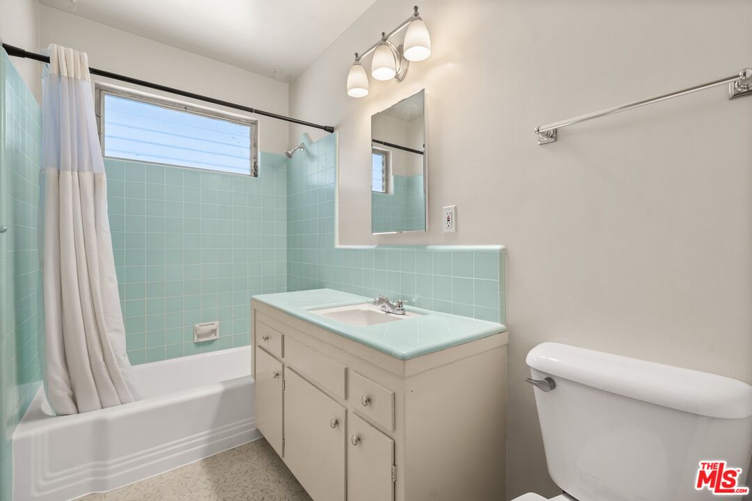 50 S Meridith Ave Unit: 4