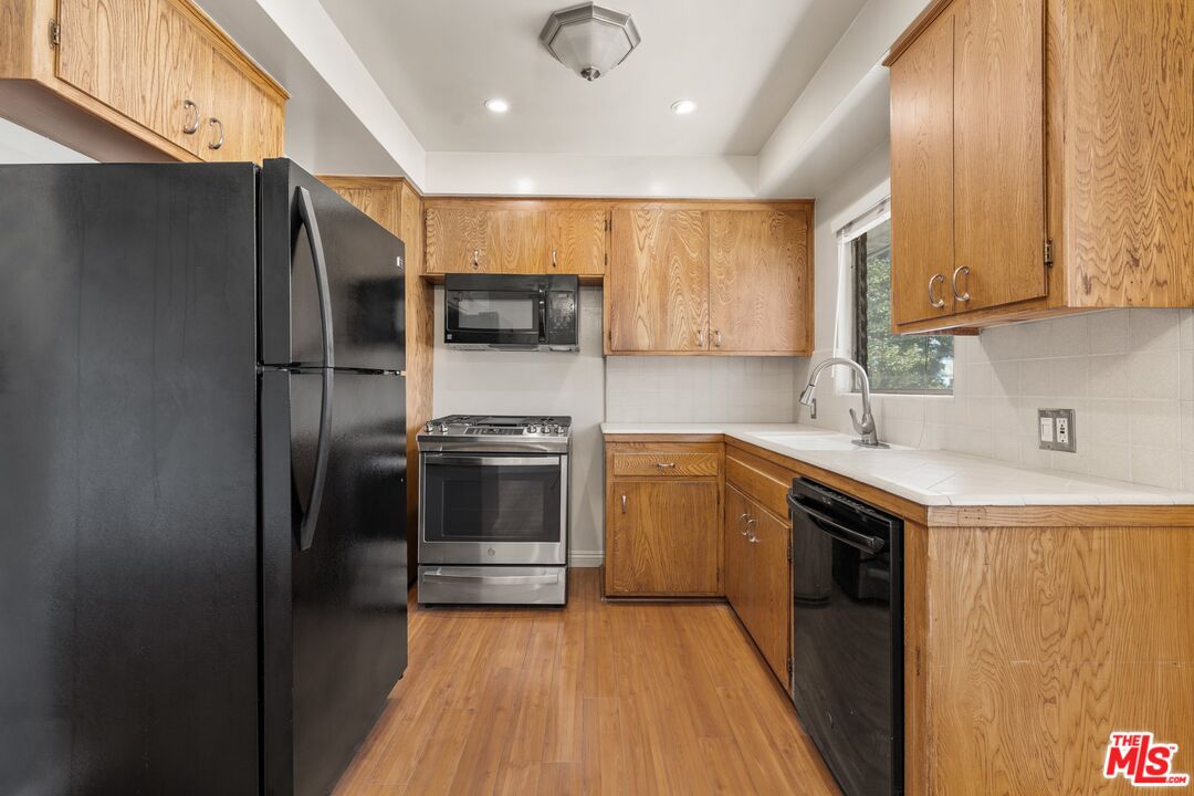 50 S Meridith Ave Unit: 4