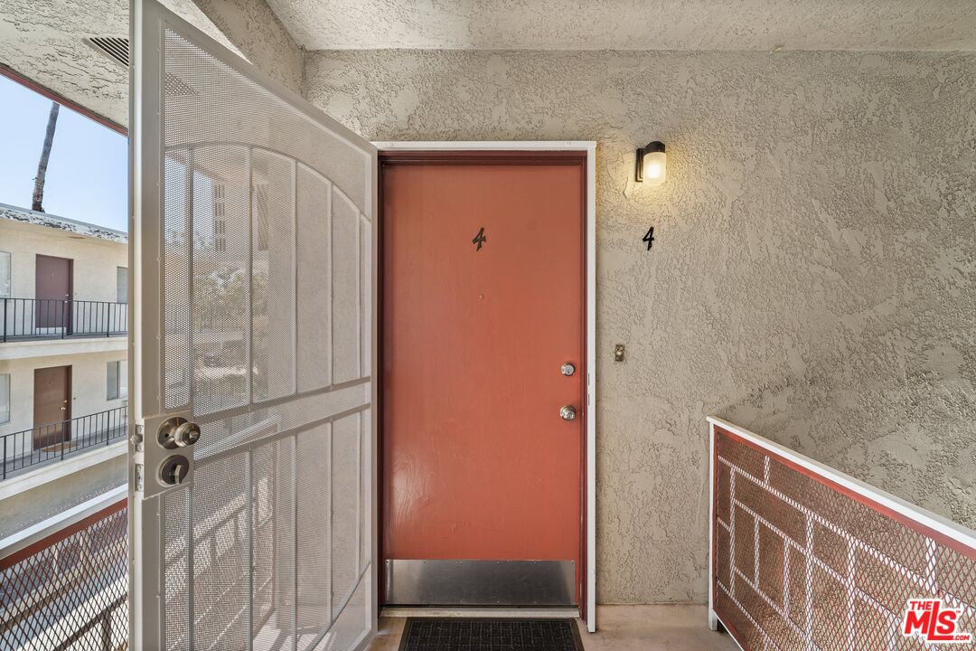 50 S Meridith Ave Unit: 4