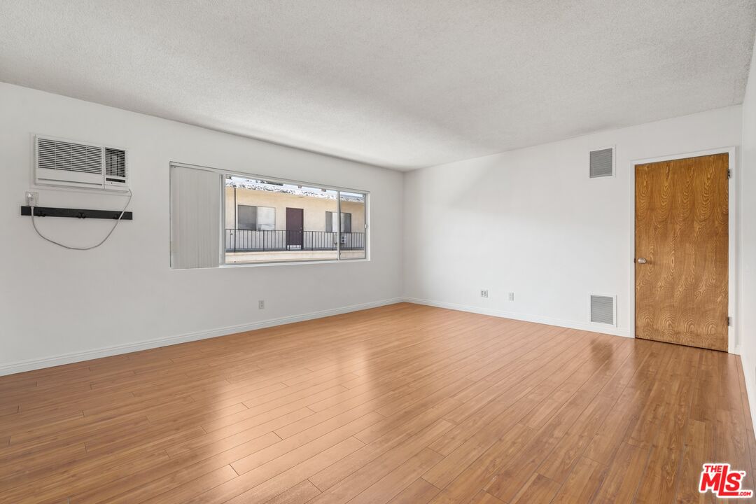 50 S Meridith Ave Unit: 4