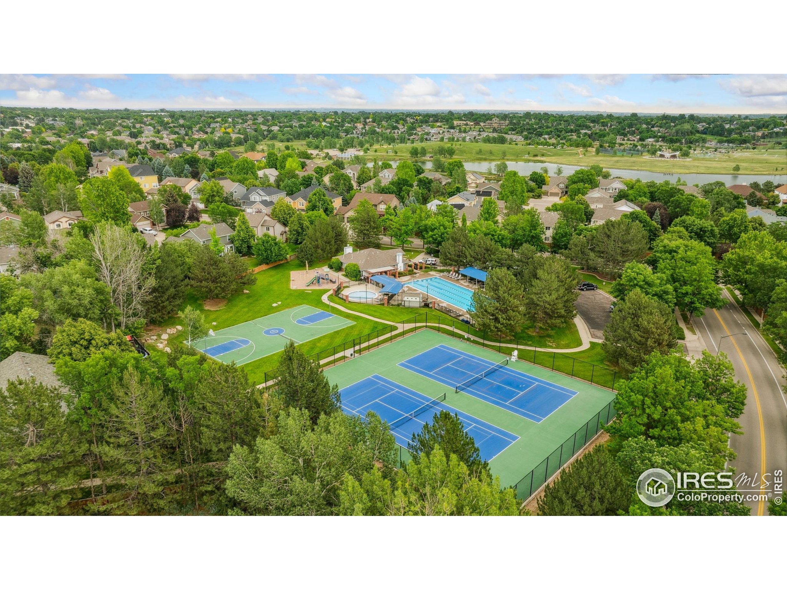 533 Dunraven Dr