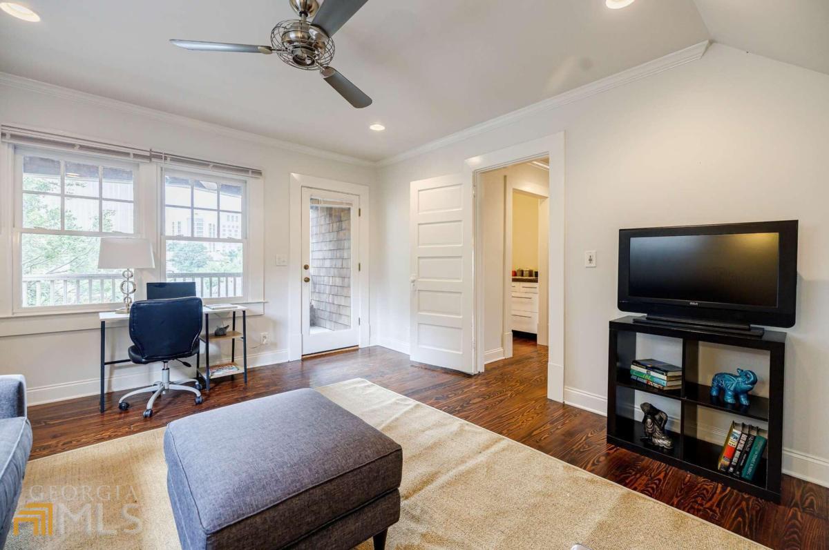 968 Myrtle Street NE