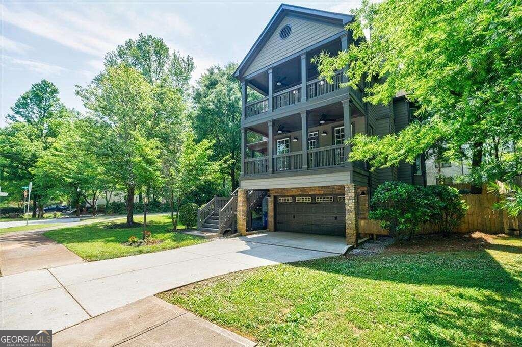 2827 White Oak Drive