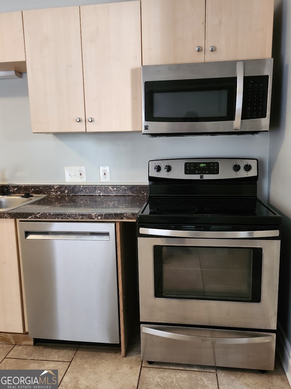 595 ROCKWELL Street SW