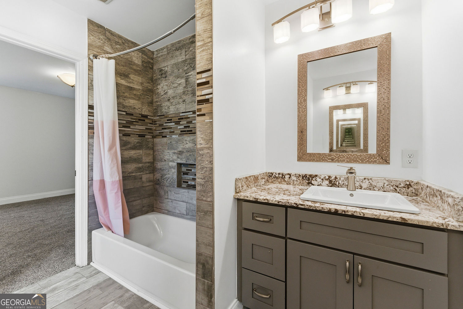 1779 N Olympian Way SW